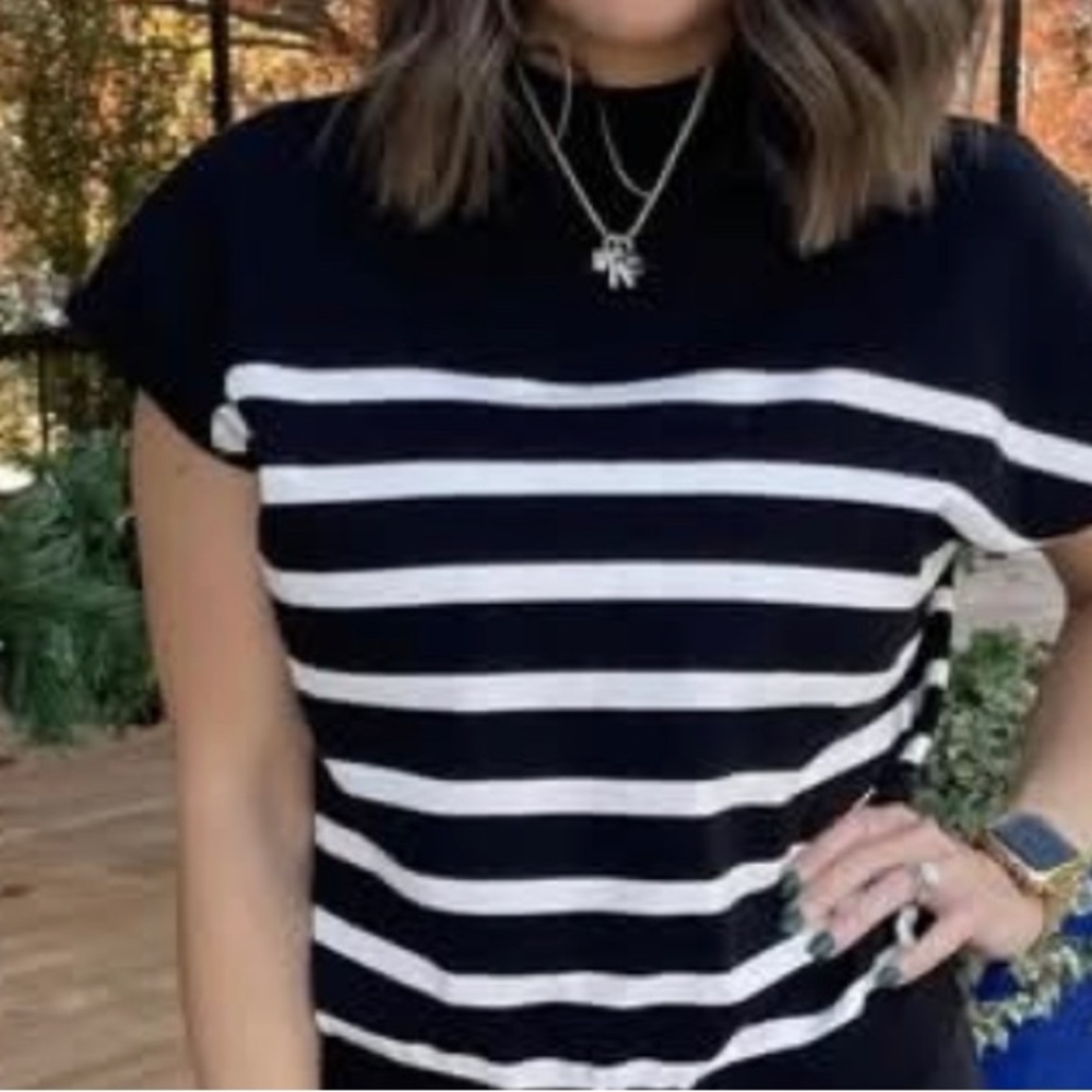 Eesome Black and White Striped Short Sleeve Top